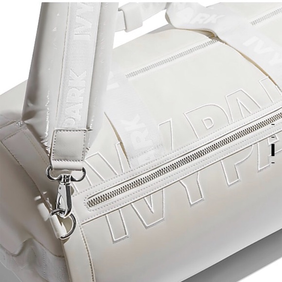 Ivy Park padded duffle bag (❤️‍🔥SALE: 30% off❤️‍🔥) - Picture 2 of 7